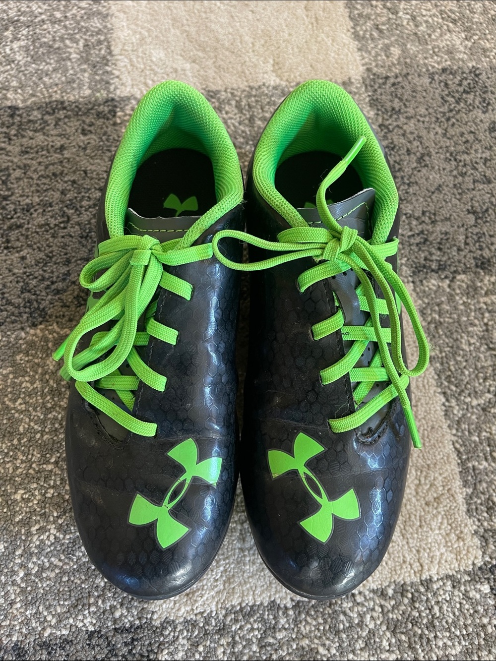 Under Armour kids soccer cleats 2Y